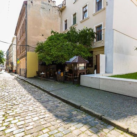 Квартира Подобово На Площі Ринок 39 Сам Центр Львова ภายนอก รูปภาพ